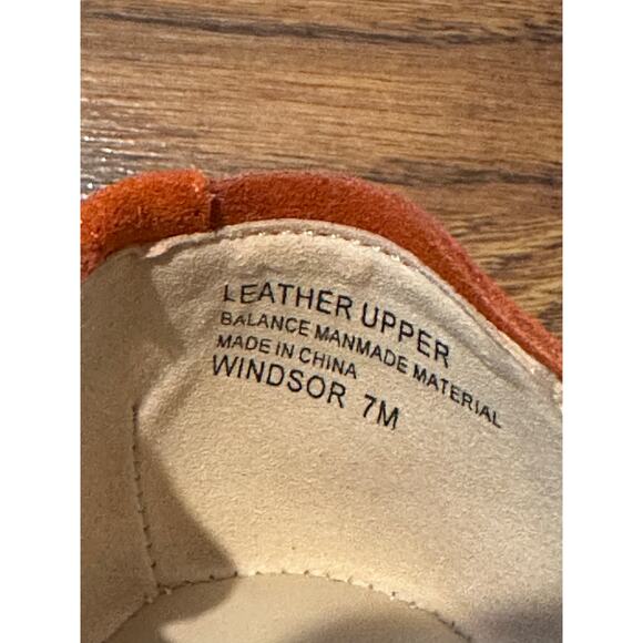 Violet and Red Women's Windsor Suede Flat Orange Size 7 NWOB Bold Footwear - Picture 8 of 9